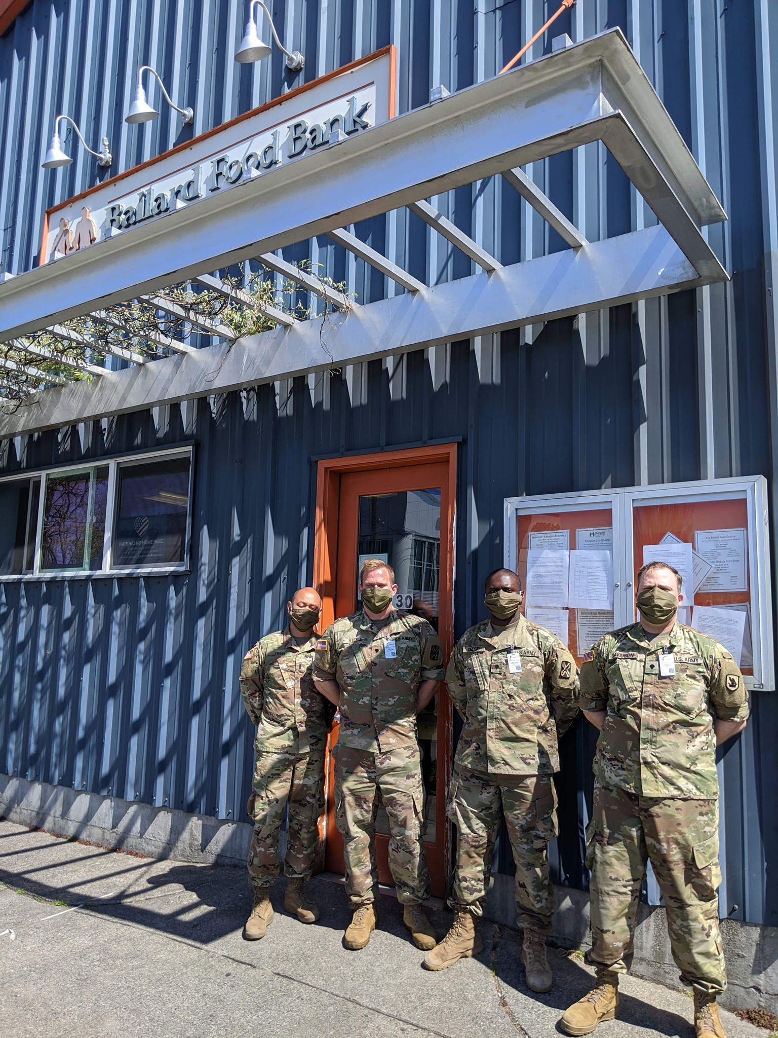 Soldiers at food bank